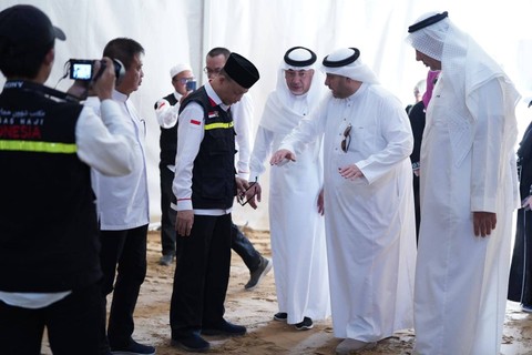 Ketua PPIH Arab Saudi 1444 H Subhan Cholid memantau persiapan fasilitas di tenda Arafah dan Mina. Foto: Dok. Kemenag