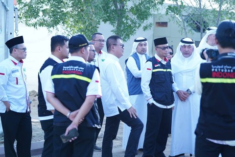 Ketua PPIH Arab Saudi 1444 H Subhan Cholid memantau persiapan fasilitas di tenda Arafah dan Mina. Foto: Dok. Kemenag