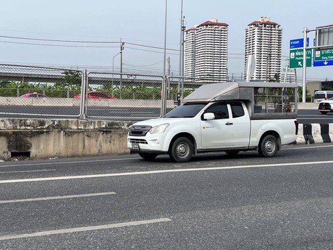 Mobil pick up truck single dan double cabin yang jamak ditemui di Thailand. Foto: Sena Pratama/kumparan