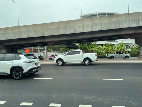 Mobil pick up truck single dan double cabin yang jamak ditemui di Thailand. Foto: Sena Pratama/kumparan