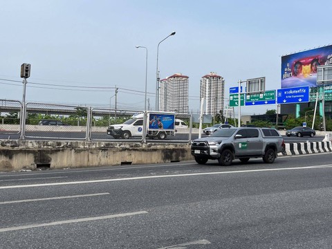 Mobil pick up truck single dan double cabin yang jamak ditemui di Thailand. Foto: Sena Pratama/kumparan