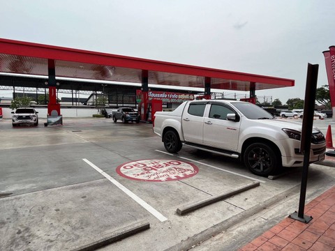 Mobil pick up truck single dan double cabin yang jamak ditemui di Thailand. Foto: Sena Pratama/kumparan