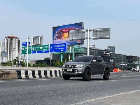 Mobil pick up truck single dan double cabin yang jamak ditemui di Thailand. Foto: Sena Pratama/kumparan