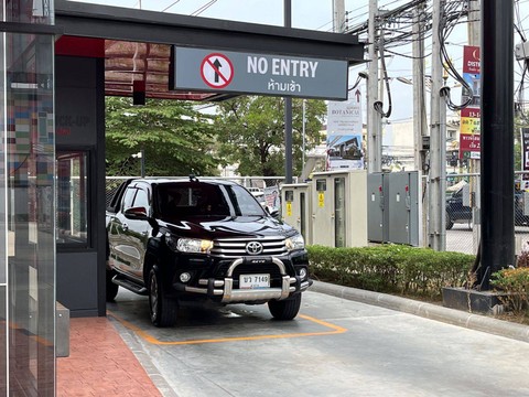 Mobil pick up truck single dan double cabin yang jamak ditemui di Thailand. Foto: Sena Pratama/kumparan
