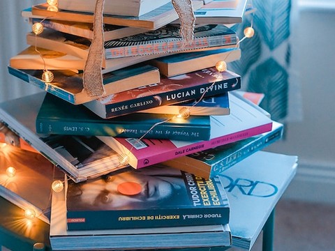 Ilustrasi sinonim dedikasi. Sumber: ToaHeftiba/unsplash.com.