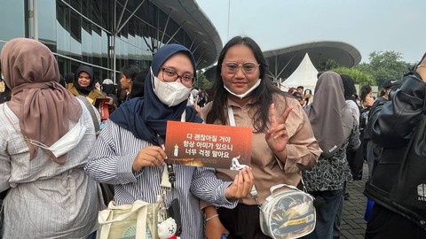 Penonton sudah memenuhi area ICE BSD untuk menyaksikan acara konser Suga 'Agus D Tour' Sabtu (27/5). Foto: Ela Nurlaela/kumparan