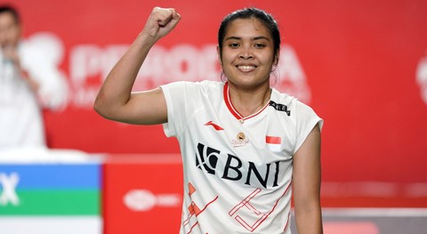 Gregoria Mariska Tunjung berselebrasi usai partai semifinal Malaysia Masters 2023 di Axiata Arena, Kuala Lumpur, pada 27 Mei 2023. Foto: AP Photo/Kien Huo