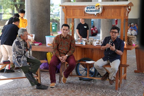 Sosiolog UGM, Arie Sujito, berbicara dalam Diskusi Pojok Bulaksumur, Jumat (26/5). Foto: Dok. Humas UGM