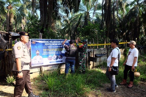 Tim gabungan saat menyegel  sumur minyak maupun pemilik ilegal refinery di wilayah Kelurahan Keluang, Muba, Foto : Istimewa