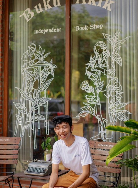 Tomi Wibisono, pendiri Toko Buku Akik. Foto: Instagram/@tomi_wibisono
