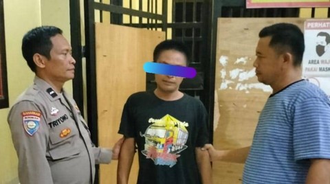 Pelaku yang penusukan berhasil diamankan. | Dok Polres Tanggamus