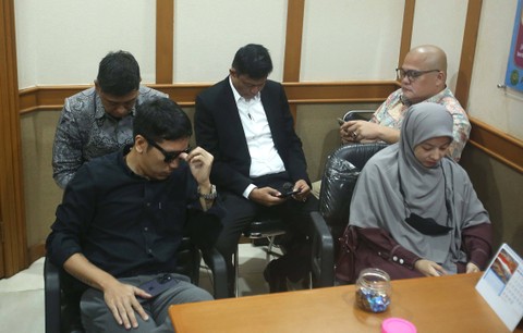 Pasangan artis Desta Mahendra dan Natasha Rizky saat menjalani sidang cerai perdana di Pengadilan Agama Jakarta Selatan, Jakarta, Senin, (29/5/2023). Foto: Agus Apriyanto