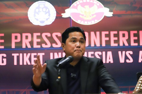 Ketua PSSI Erick Thohir memberikan keterangan terkait tiket pertandingan FIFA Matchday antara Timnas Indonesia melawan Timnas Argentina di ruang konferensi pers Stadion Gelora Bung Karno, Jakarta, Senin (29/5/2023). Foto: Jamal Ramadhan/kumparan