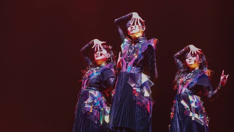 BABYMETAL saat konser di ICE BSD, Serpong pada Kamis (25/5). Foto: Dok: BABYMETAL