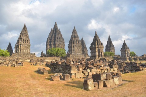 Ilustrasi perbedaan candi hindu dan budha - Sumber: https://pixabay.com/id/users/3422763-3422763/