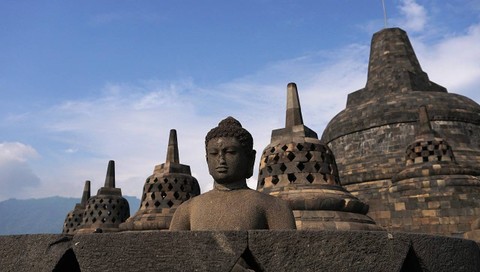 Ilustrasi perbedaan candi hindu dan budha - Sumber: https://pixabay.com/id/users/saesherra-5527002/