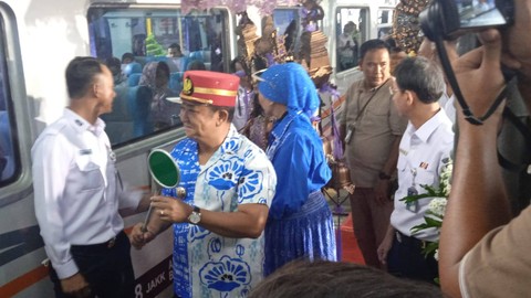 Bupati Jember Hendy Siswanto meresmikan operasi perdana Kereta Api (KA) Pandalungan di Stasiun Daop 9 Jember, Jawa Timur, Kamis (1/6/2023).  Foto: Pemkab Jember