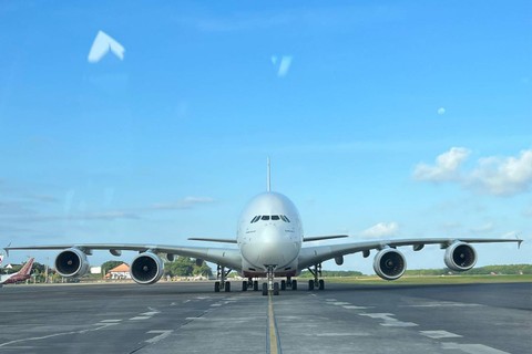 Emirates A380 resmi mendarat di Bandara I Gusti Ngurah Rai Bali, Kamis (1/6).  Foto: Dok. Angkasa Pura I