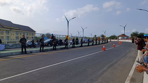 Suasana Jembatan Kretek II di Kecamatan Kretek, Kabupaten Bantul jelang kehadiran Presiden Jokowi, Jumat (2/6/2023). Foto: Arfiansyah Panji Purnandaru/kumparan