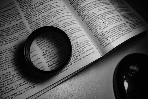 Ilustrasi lawan kata tetiran, sumber foto: Nothing Ahead/Pexels.com