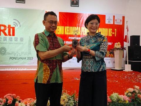 Wali Kota Pontianak saat menghadiri Temu Keluarga Pendengar Radio (TKPR). Foto: Dok. Prokopim Pemkot Pontianak