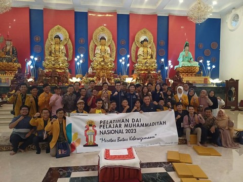 Peserta PPDM Nasional tahun 2023 saat melakukan safari ke Vihara Amurwa Bhumi Graha, Teluk Betung Selatan, Bandar Lampung. | Foto : Galih Prihantoro/ Lampung Geh