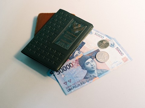 Ilustrasi lawan kata pelit. Sumber: BadyAbbas/unsplash.com.