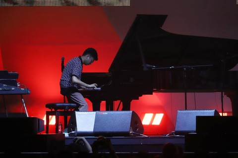 Penampilan pianis jazz asal Indonesia, Joey Alexander, di Jakarta International Java Jazz Festival, JIExpo Kemayoran, Jakarta, Sabtu (3/6/2023). Foto: Jamal Ramadhan/kumparan