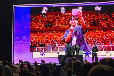 Fan Meeting Kim Seon Ho "One, Two, Three, Smile" in Jakarta, yang digelar di Tennis Indoor Senayan, Jakarta, Sabtu (3/6/2023). Foto: Nurlaela/kumparan