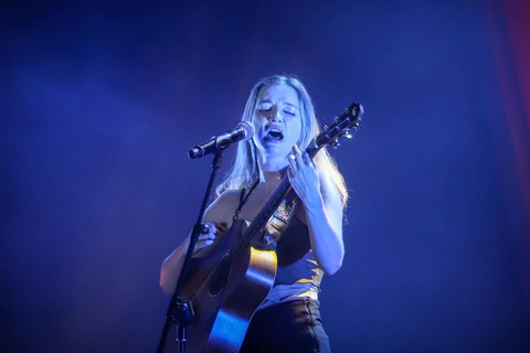 Penyanyi asal Kanada, Stacey Ryan, tampil di panggung Java Jazz Festival di JIExpo Kemayoran, Jakarta, Sabtu (3/6/2023). Foto: Jamal Ramadhan/kumparan