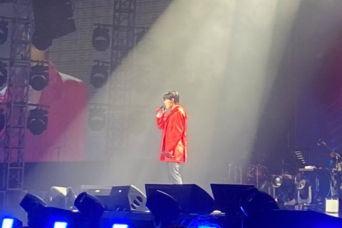 Penampilan Woodz di acara  Konser '2023 WOODZ WORLD TOUR (OO-LI) IN JAKARTA' yang digelar di The Kasablanka Hall, Sabtu (3/6).  Foto: Ela Nurlaela/kumparan