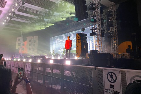 Penampilan Woodz di acara  Konser '2023 WOODZ WORLD TOUR (OO-LI) IN JAKARTA' yang digelar di The Kasablanka Hall, Sabtu (3/6).  Foto: Ela Nurlaela/kumparan