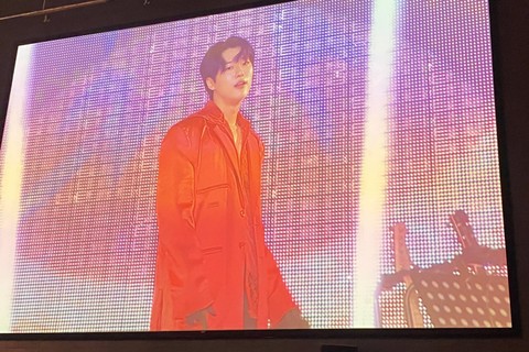 Penampilan Woodz di acara  Konser '2023 WOODZ WORLD TOUR (OO-LI) IN JAKARTA' yang digelar di The Kasablanka Hall, Sabtu (3/6).  Foto: Ela Nurlaela/kumparan