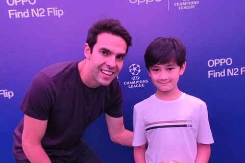 Rafathar saat bertemu dengan Ricardo Kaka. Foto: Instagram/@raffinagita1717