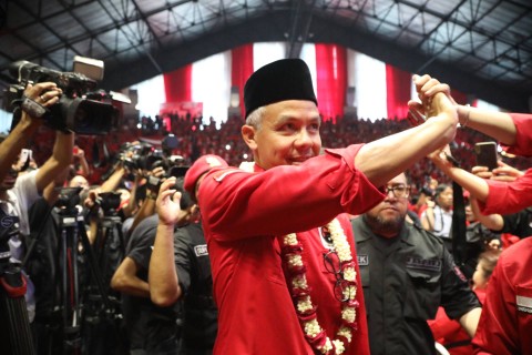 Bakal Calon Presiden dari PDI Perjuangan Ganjar Pranowo tiba di lokasi kegiatan konsolidasi partai di Basket Hall Senayan, Minggu, (4/6/2023). Foto: Fitra Andrianto/kumparan