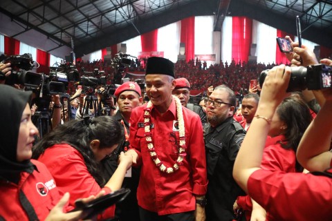 Bakal Calon Presiden dari PDI Perjuangan Ganjar Pranowo tiba di lokasi kegiatan konsolidasi partai di Basket Hall Senayan, Minggu, (4/6/2023). Foto: Fitra Andrianto/kumparan