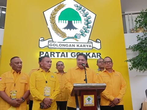 Ketua Umum Partai Golkar, Airlangga Hartarto di Kantor DPP Partai Golkar, Jakarta, Minggu (4/6).  Foto: Zamachsyari/kumparan