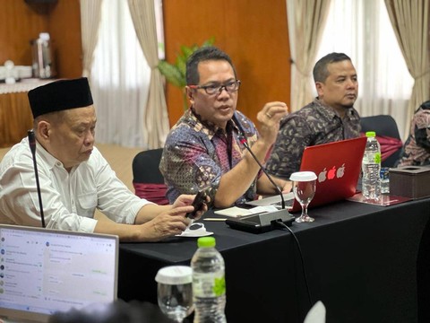 Sosiolog Aris Arif Mundayat saat berbicara di FGD. Foto: ESP