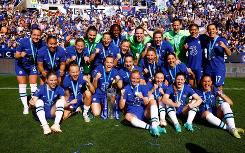 Pemain Chelsea Women merayakan gelar juara Women's Super League di Stadion Madejski, Reading, Inggris, 27 Mei 2023. Foto: Paul Childs/REUTERS
