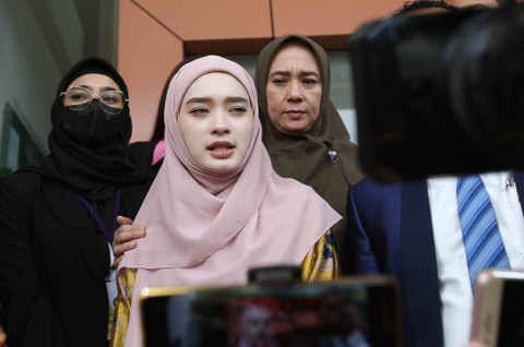Inara rusli saat ditemui wartawan usai mediasi di Pengadilan Agama Jakarta Selatan, Jakarta, Rabu, (7/6/2023). Foto: Agus Apriyanto