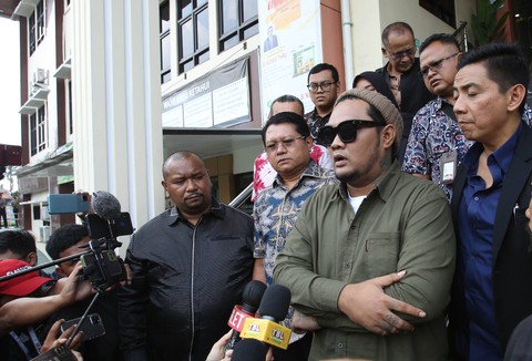 Musisi Virgoun saat ditemui wartawan usai mediasi di Pengadilan Agama Jakarta Selatan, Jakarta, Rabu, (7/6/2023). Foto: Agus Apriyanto