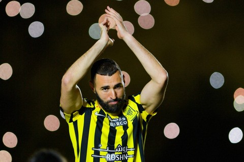 Karim Benzema saat upacara penyambutannya setelah bergabung dengan Al-Ittihad, di Jeddah, Arab Saudi, Kamis (8/6/2023). Foto: Stringer/REUTERS