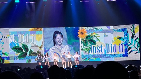 Showcase tour NMIXX di The Kasblanka Hall, Jumat (9/6).   Foto: Nurlaela/kumparan