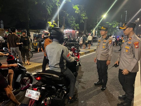 Polres Metro Jakarta Selatan menindak ratusan motor yang melintas di JLNT Casablanca, Jumat (9/6) malam. Foto: Dok. Istimewa