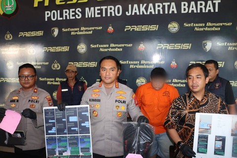 Jumpa pers pengungkapan kasus dugaan penipuan tiket konser Coldplay di Mapolres Jakarta Barat. Foto: Dok. Humas Polres Jakbar