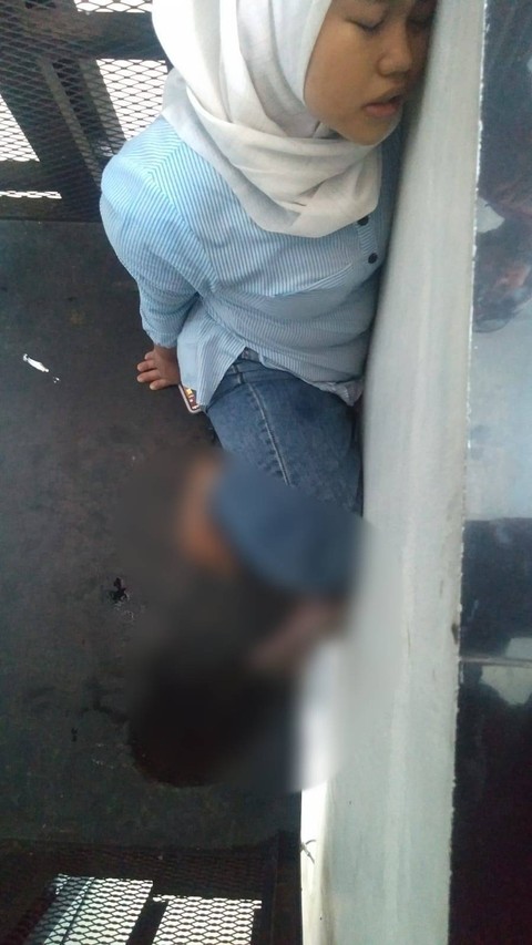 Wanita terjepit lift di kawasan Kebon Kacang, Tanah Abang, Jakarta Pusat, Sabtu (10/6/2023). Foto: Dok. Istimewa