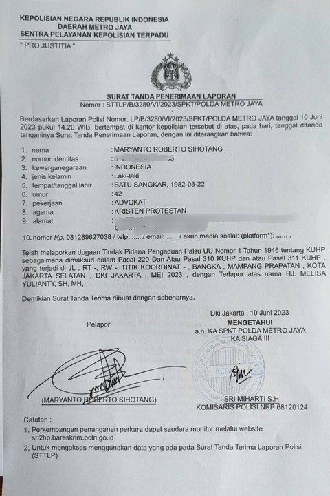 Istri pertama eks anggota DPR RI Fraksi PKS Bukhori Yusuf, RKD, melaporkan mantan istri kedua Bukhori, MY ke Polda Metro Jaya, Sabtu (10/6/2023) Foto: Jonathan Devin/kumparan