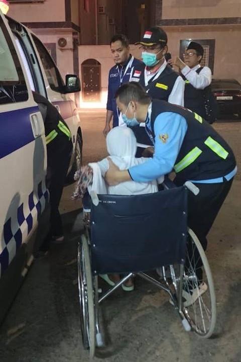 Jemaah haji yang sakit di Madinah mulai dipindahkan ke Makkah. Foto: Dok. Kemenkes RI