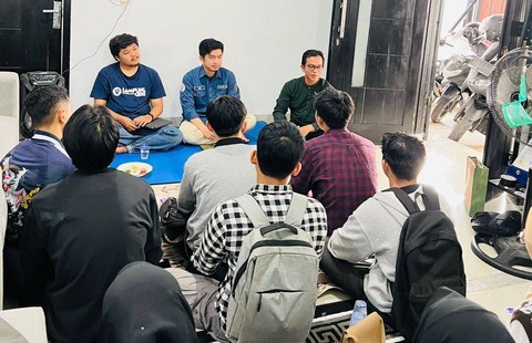 Penerima manfaat beasiswa (awarde) YBM BRILiaN Lampung mengunjungi Kantor Lampung Geh (PT Lampung Geh Helau). | Foto: Lampung Geh