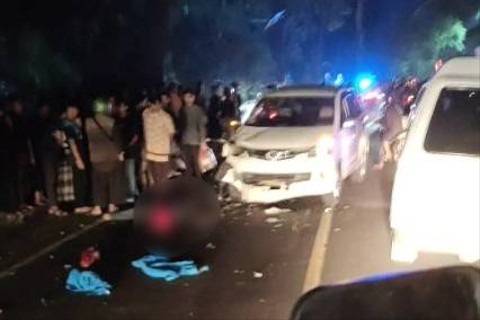Pemotor tewas ditabrak mobil di Cipanas Garut, Sabtu (10/6/2023). Foto: Dok. Istimewa